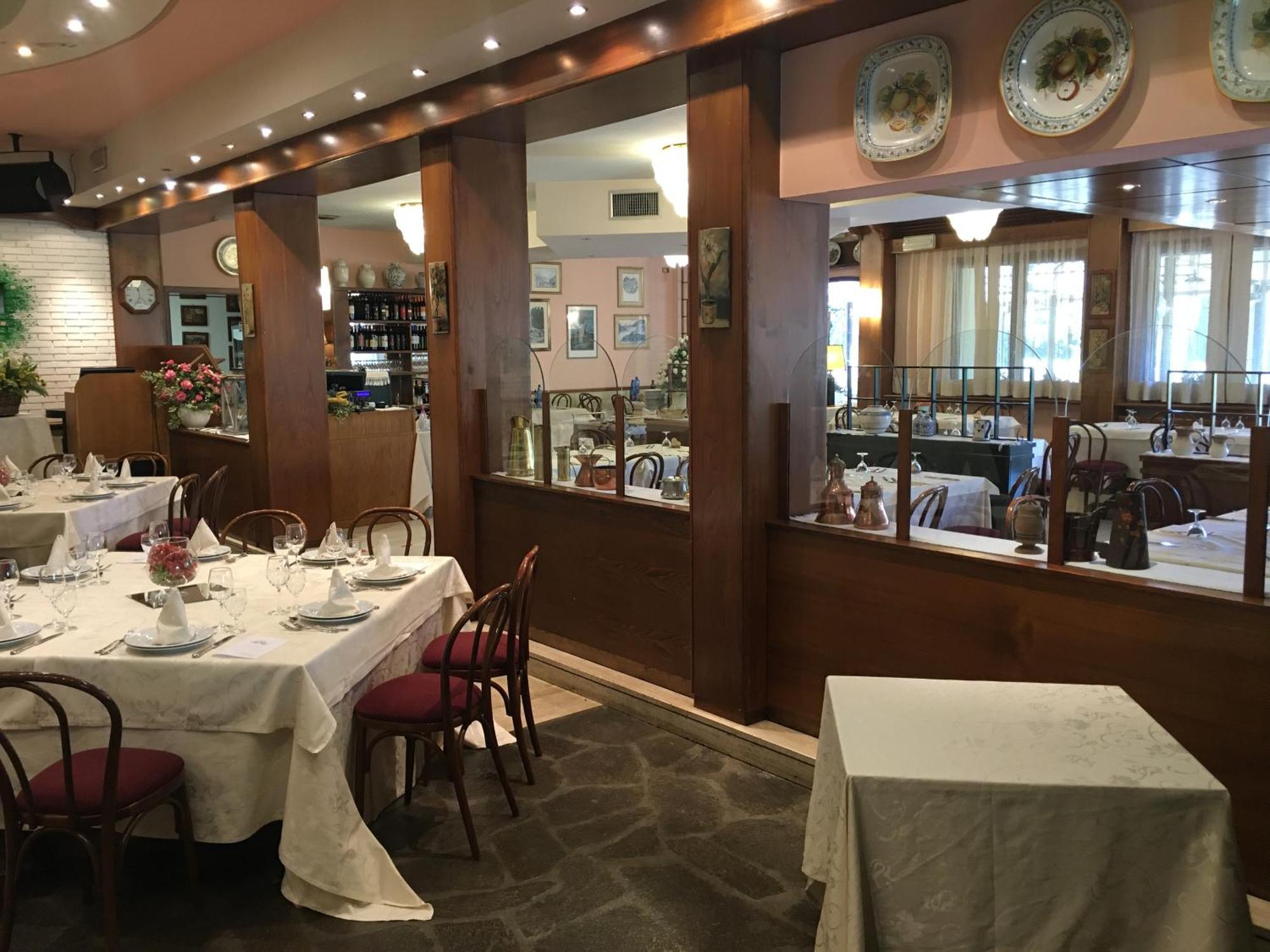 拉朗特娜餐厅酒店 加尔法尼亚纳新堡 外观 照片